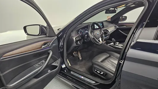 BMW 5 Series (G30) 530i M 2017 9