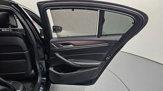 BMW 5 Series (G30) 530i M 2017 25