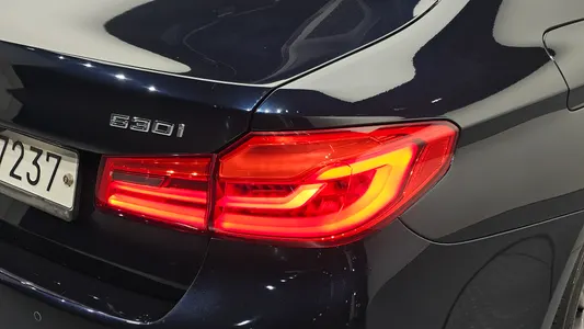 BMW 5 Series (G30) 530i M 2017 23