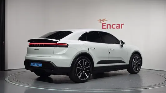 Porsche EV 4S 2025
