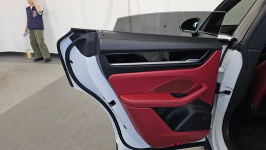 Porsche EV 4S 2025 25