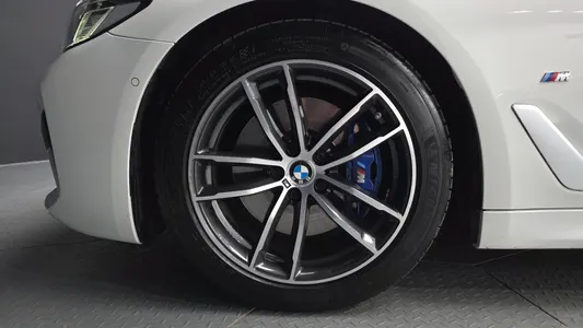 BMW 5 Series (G30) 520i M 2022 4