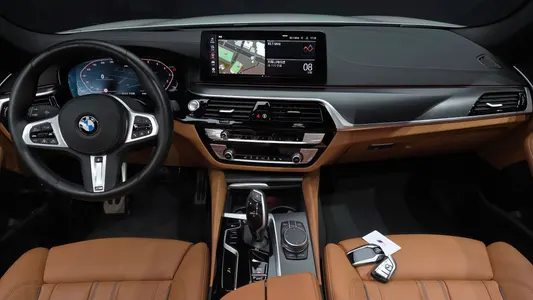 BMW 5 Series (G30) 520i M 2022 6