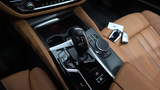 BMW 5 Series (G30) 520i M 2022 8