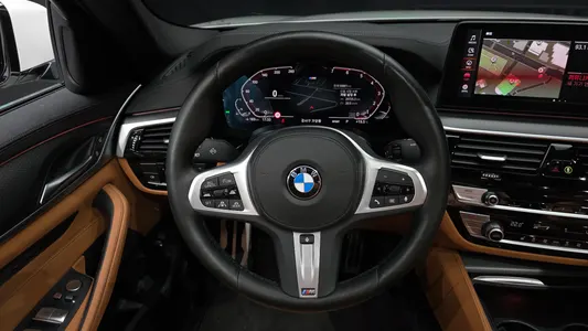 BMW 5 Series (G30) 520i M 2022 12