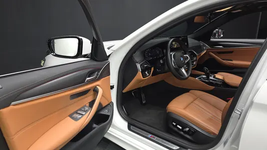BMW 5 Series (G30) 520i M 2022 9