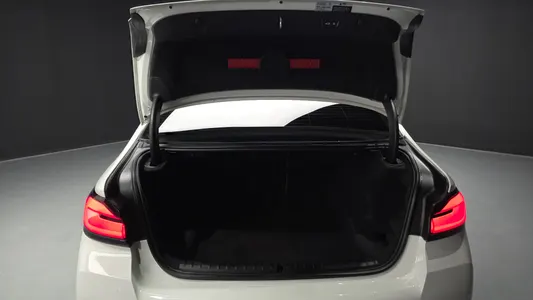 BMW 5 Series (G30) 520i M 2022 19