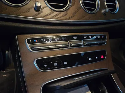 Mercedes-Benz E-Class W213 E300e 4MATIC 2021 10