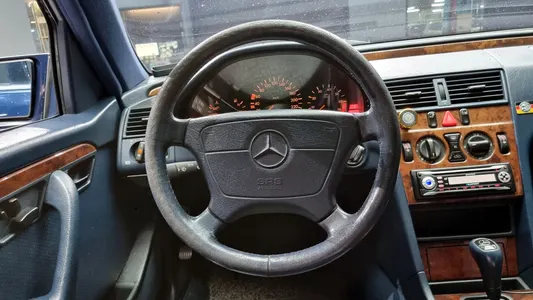 Mercedes-Benz C-Class C200 1996 14