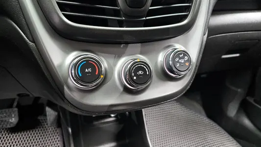 Chevrolet Spark LT 2018 16