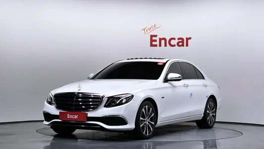 Mercedes-Benz E-Class W213 E300e 4MATIC 2020
