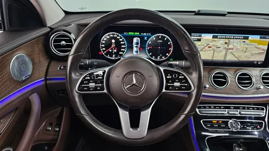 Mercedes-Benz E-Class W213 E300e 4MATIC 2020 13