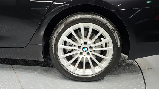 BMW 5 Series (G30) 520i 2019 5