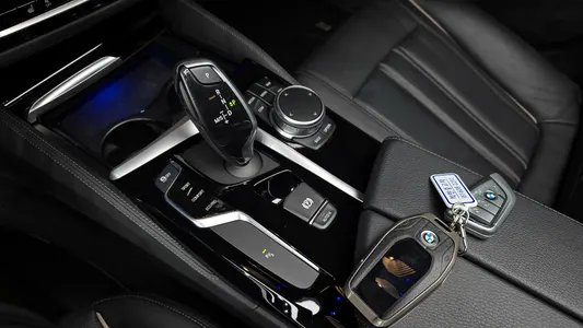 BMW 5 Series (G30) 520i 2019 9