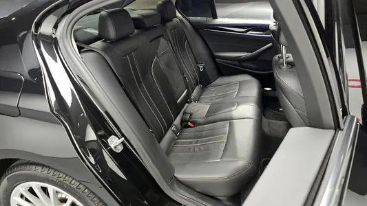 BMW 5 Series (G30) 520i 2019 12