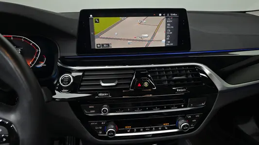 BMW 5 Series (G30) 520i 2019 16