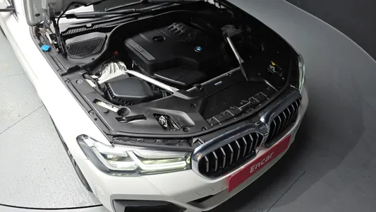 BMW 5 Series (G30) 520i M 2021 6