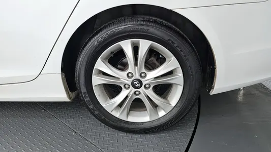 Hyundai YF Y20 2009 5