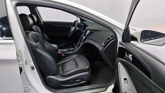 Hyundai YF Y20 2009 11