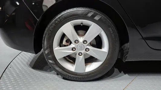 Hyundai MD M16 GDI 2012 5
