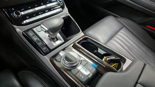 Genesis EQ900 3.8 GDI AWD 2016 9