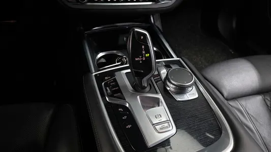 BMW 7 Series (G11) 740Li xDrive M 2018 9