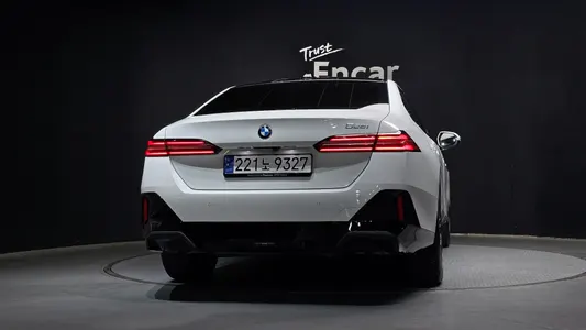 BMW 5 Series (G60) 520i M 2024 4
