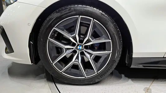 BMW 5 Series (G60) 520i M 2024 5