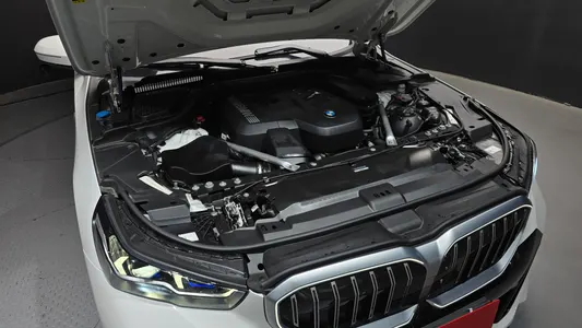 BMW 5 Series (G60) 520i M 2024 6
