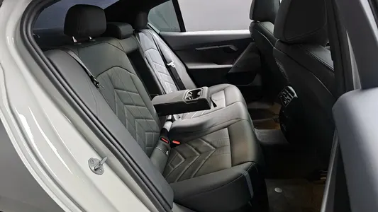 BMW 5 Series (G60) 520i M 2024 12