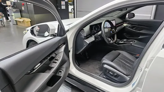 BMW 5 Series (G60) 520i M 2024 10