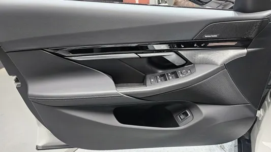 BMW 5 Series (G60) 520i M 2024 24