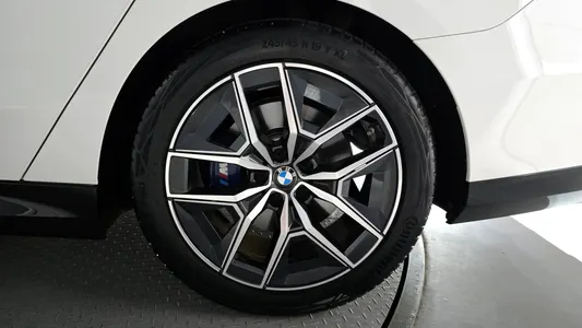 BMW 5 Series (G60) 520i M 2024 21
