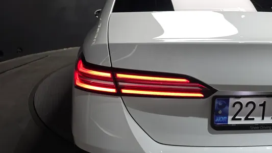 BMW 5 Series (G60) 520i M 2024 23