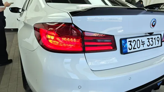 BMW 5 Series (G30) 530i M 2017 23