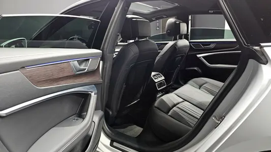 Audi A7 (4K) 45 TDI 2022 26