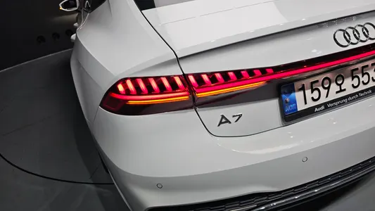 Audi A7 (4K) 45 TDI 2022 23
