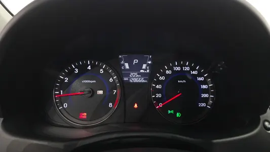 Hyundai () 1.4 VVT 2014 8