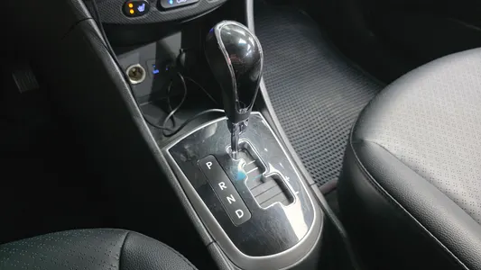 Hyundai () 1.4 VVT 2014 9