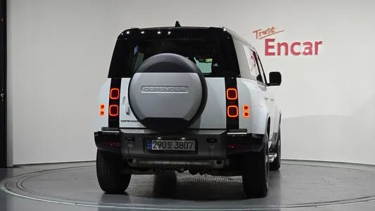 Land Rover (L663) 110 P300 X- SE 2024 4