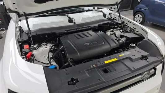 Land Rover (L663) 110 P300 X- SE 2024 6