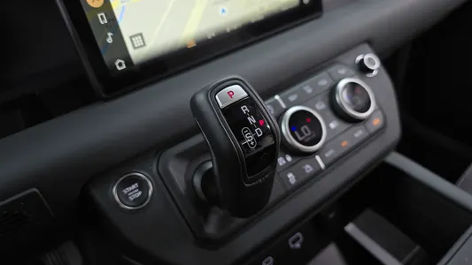 Land Rover (L663) 110 P300 X- SE 2024 9