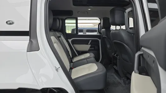 Land Rover (L663) 110 P300 X- SE 2024 11