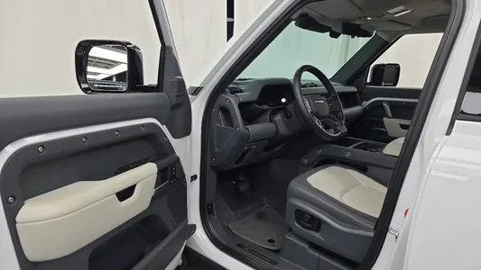 Land Rover (L663) 110 P300 X- SE 2024 10