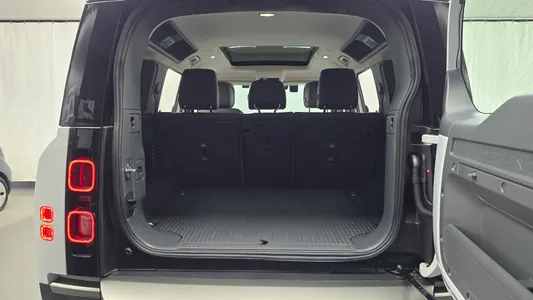 Land Rover (L663) 110 P300 X- SE 2024 20
