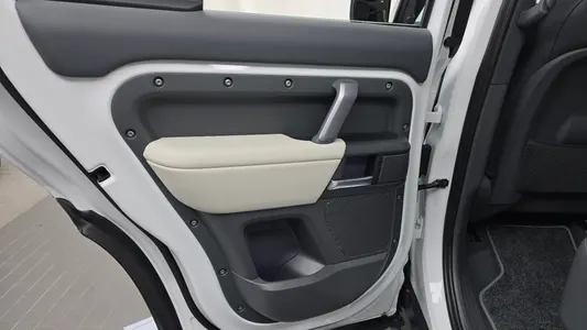 Land Rover (L663) 110 P300 X- SE 2024 25