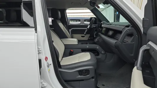 Land Rover (L663) 110 P300 X- SE 2024 26