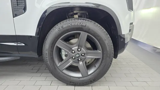 Land Rover (L663) 110 P300 X- SE 2024 21