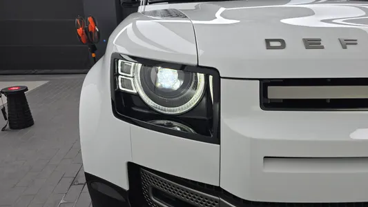 Land Rover (L663) 110 P300 X- SE 2024 22