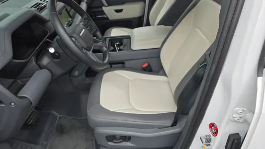Land Rover (L663) 110 P300 X- SE 2024 30